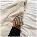 Mini silberne Clutch in Muschelform mit Metallic-Spiegeleffekt und Kettenriemen - Silber