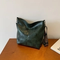 Borsa tote in pelle verde scuro con tracolla larga geometrica in stile etnico - Verde
