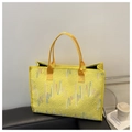 Elegante borsa tote gialla con loghi a rilievo e linee di ricamo ondulate colorate - Giallo