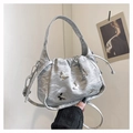 Borsa a tracolla plissettata argento con decoro a farfalla e chiusura a coulisse - Argento