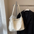 Borsa hobo bianco crema con toppa numero 10 e fiocco in pizzo decorativo per donna - Bianco Sporco