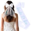 Ensemble voile noeud en tulle blanc et écharpe en satin avec lettrage bleu Bride to Be - Nœud Brodé Blanc Lettres Bleues Deux Pièces