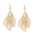 Boucles d'oreilles bohèmes feuilles dorées avec perles blanches pour mariages et fêtes - Boucles d'Oreilles Feuille Dorées (EH013)