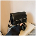 Schwarze Retro-Umhängetasche aus Leder mit Goldperlen und breitem Muster-Riemen - Schwarz
