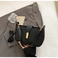 Piccola borsa a tracolla nera minimalista con fibbia dorata e doppi spallacci - Nero