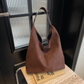 Bolso de hombro minimalista de gamuza marrón oscuro estilo hobo para el uso diario diario - café