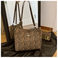 Große Damen Shopper-Tasche mit Leopardenmuster und dunkelbraunen Leder-Schulterriemen - Standardtyp / Kaffeebraun