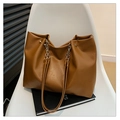 Grande borsa tote marrone con tracolla a catena dorata per uno stile casual chic - Marrone