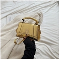 Bolso de mano dorado brillante efecto cocodrilo con cierre giratorio y bandolera - Dorado