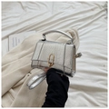 Bolso plateado con grabado de cocodrilo y cierre metálico dorado para mujer - Plateado