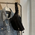 Minimalistische schwarze Cord-Brusttasche mit verstellbarem Gurt und Schnalle - Schwarz
