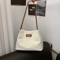Bolso tote de textura gofre blanco roto con asas de cuero marrón y parche frontal - Marrón