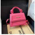 Bolso bandolera rosa fucsia con asa de nudo y detalle de barra metálica dorada - Rosa Rojo
