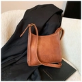 Bolso tote de cuero marrón vintage para mujer con silueta rectangular minimalista - Marrón