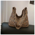 Große Canvas-Einkaufstasche mit Leopardenmuster und breitem Schultergurt für Damen - Braun