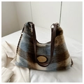 Tragetasche aus Wolle mit braun-blauem Karomuster und weichem Plüschmaterial - Blau