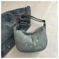 Borsa a spalla in velluto a coste verde Morandi con ricamo e tracolla regolabile - verde chiaro