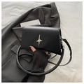Borsa a tracolla minimalista in pelle nera con fibbia a stella argento e tracolla regolabile - Nero