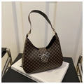 Borsa hobo vintage marrone con monogramma, fiocco in metallo argento e patta magnetica - caffè