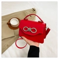 Rote kleine quadratische Tasche mit Strass-Schleife, Tragegriff und feinem Schultergurt - Rot