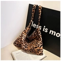 Große Shopper-Tasche aus Canvas mit Leopardenmuster für Damen im lässigen Stil - Gelbbraun
