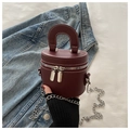 Mini borsa cilindrica retrò bordeaux in pelle opaca con tracolla a catena chic - Rosso