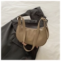 Borsa a tracolla minimalista color kaki a mezzaluna con cinturino regolabile e zip - Cachi