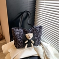 Borsa tote capiente con stampa leopardata grigia, orsetto di peluche e manici in pelle - Leopardo Grigio