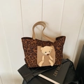 Borsa tote leopardata con tasca marrone e ciondolo orsetto per uso quotidiano casual - Leopardo Marrone