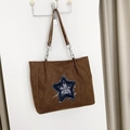 Dunkelbraune Cord-Stofftasche mit Sternen-Patch aus Denim und Kettenriemen - Kaffeebraun