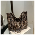 Grande borsa tote leopardata con manici in ecopelle marrone e chiusura magnetica - Marrone