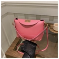 Sac bandoulière en cuir grainé rose avec fermoir rotatif doré et bandoulière chic - Rose