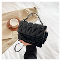 Sac bandoulière noir classique avec surpiqûres triangle et poignée supérieure élégante - Noir