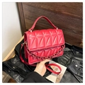 Sac à main matelassé rouge en cuir PU avec grosse chaîne et bandoulière réglable - Rouge