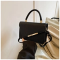 Bolso bandolera chic de cuero negro con patrón de litchi y elegante detalle de metal dorado - Negro