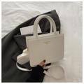 Bolso de hombro blanco moderno con monedero redondo y letras doradas de FASHION BAG - Blanco