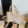 Cremefarbene Handtasche mit Krokodilmuster-Spleißen und goldener Vintage-Metallschnalle - Khaki