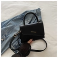 Borsa a tracolla vintage nera chic con manico rigido e scritte dorate alla moda - Nero