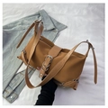 Braune Nylon-Baguette-Tasche mit silbernen Schnallen und Lederbesatz-Details - Gelb