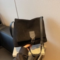 Retro zwarte matte suède crossbodytas met grote capaciteit en verstelbare schouderriem - Zwart