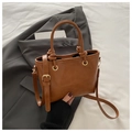 Bolso cubo de cuero marrón con asas anudadas y logotipo Fashion en relieve - Marrón
