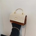 Umhängetasche aus braunem Leder und beige Geflecht mit Goldgriff und Kettenriemen - Braun