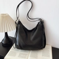 Große schwarze PU-Leder-Einkaufstasche mit verstellbarem Riemen und Silberbeschlägen - Einfache Tote Bag / Schwarz