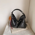 Retro black large-capacity tote bag with golden buckle and brown plush charm - Black With Pendant