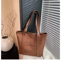 Bolso tote grande minimalista de gamuza marrón con correas de cuero para el diario - Marrón