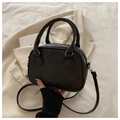 Detail van zwarte PU-leren tas met GOHI'2ND reliëf en ronde handvaten voor dames - Zwart