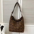 Borsa hobo alla moda con stampa leopardata, grande capacità e tracolla larga - Marrone
