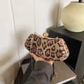 Pochette retrò leopardata con chiusura a perla e catena dorata da donna elegante - Kaki