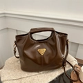 Vintage dark brown polished leather handbag with retro metal logo on cozy knit blanket - No Pendant / Brown