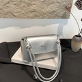 Bolso bandolera plateado metalizado con lazo delicado y correa con nudos - Plateado